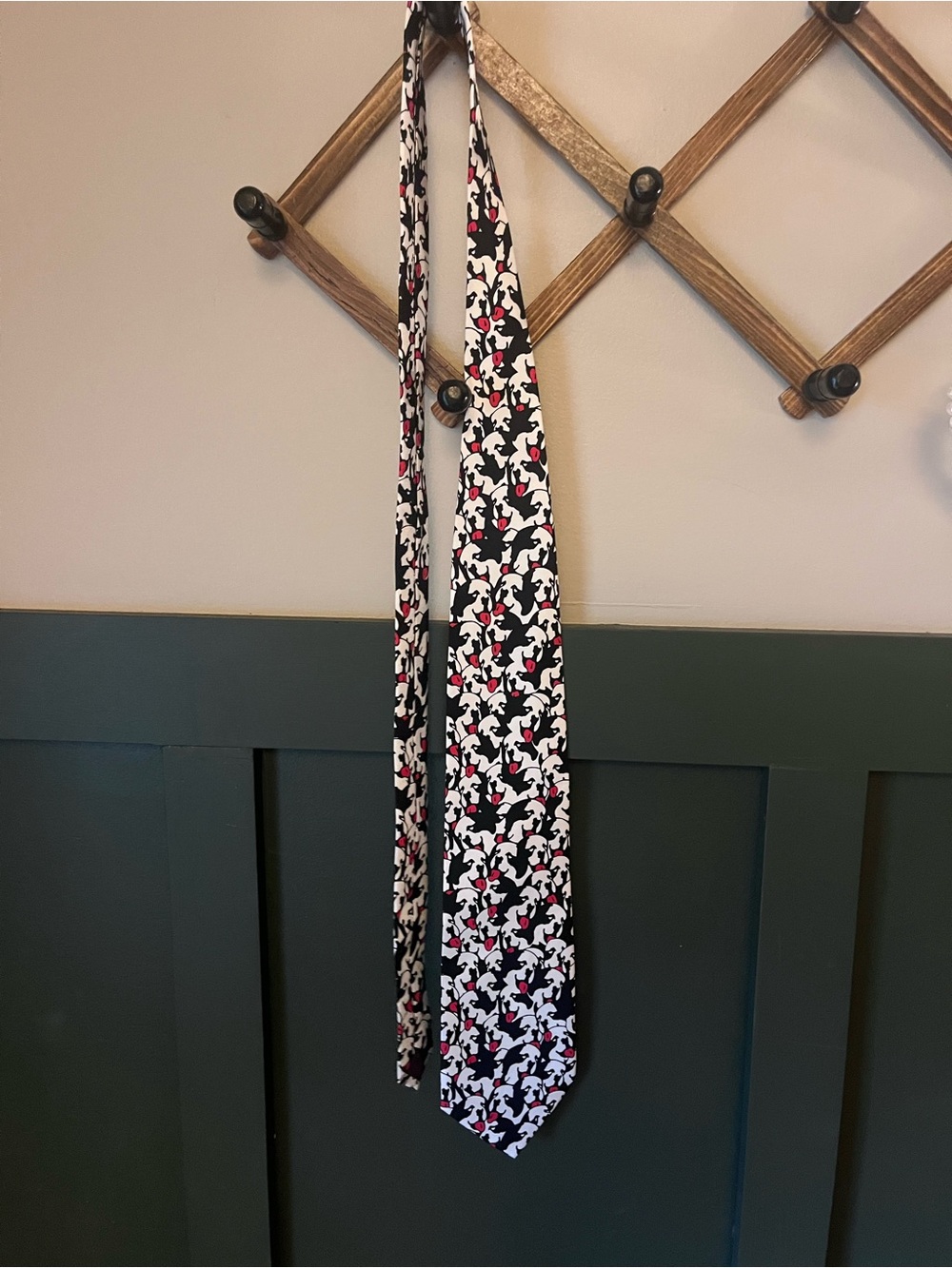 Big Dogs Sportswear men’s silk necktie